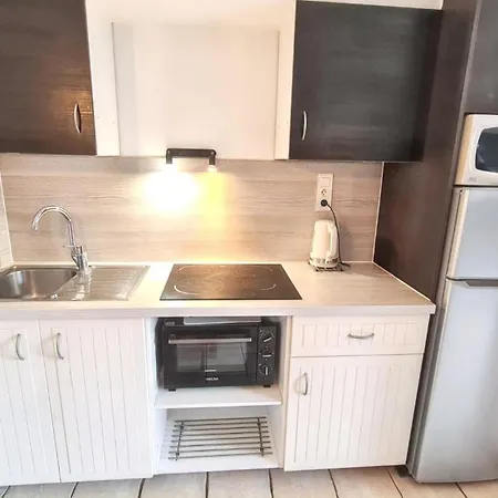 Confortable à Avec Terrasse Et Jardin – 20 M² Appartamento Hyères