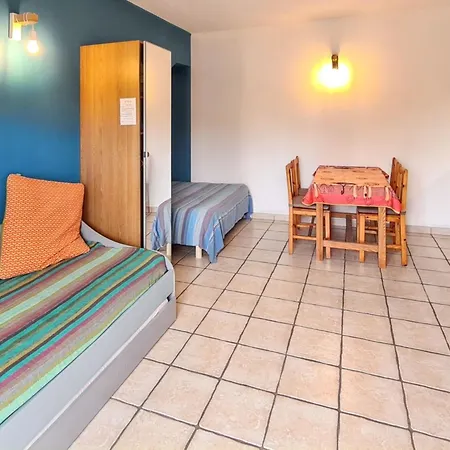 Confortable A Avec Terrasse Et Jardin - 20 M² 耶尔