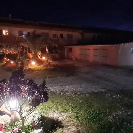 Confortable à Avec Terrasse Et Jardin – 20 M² *